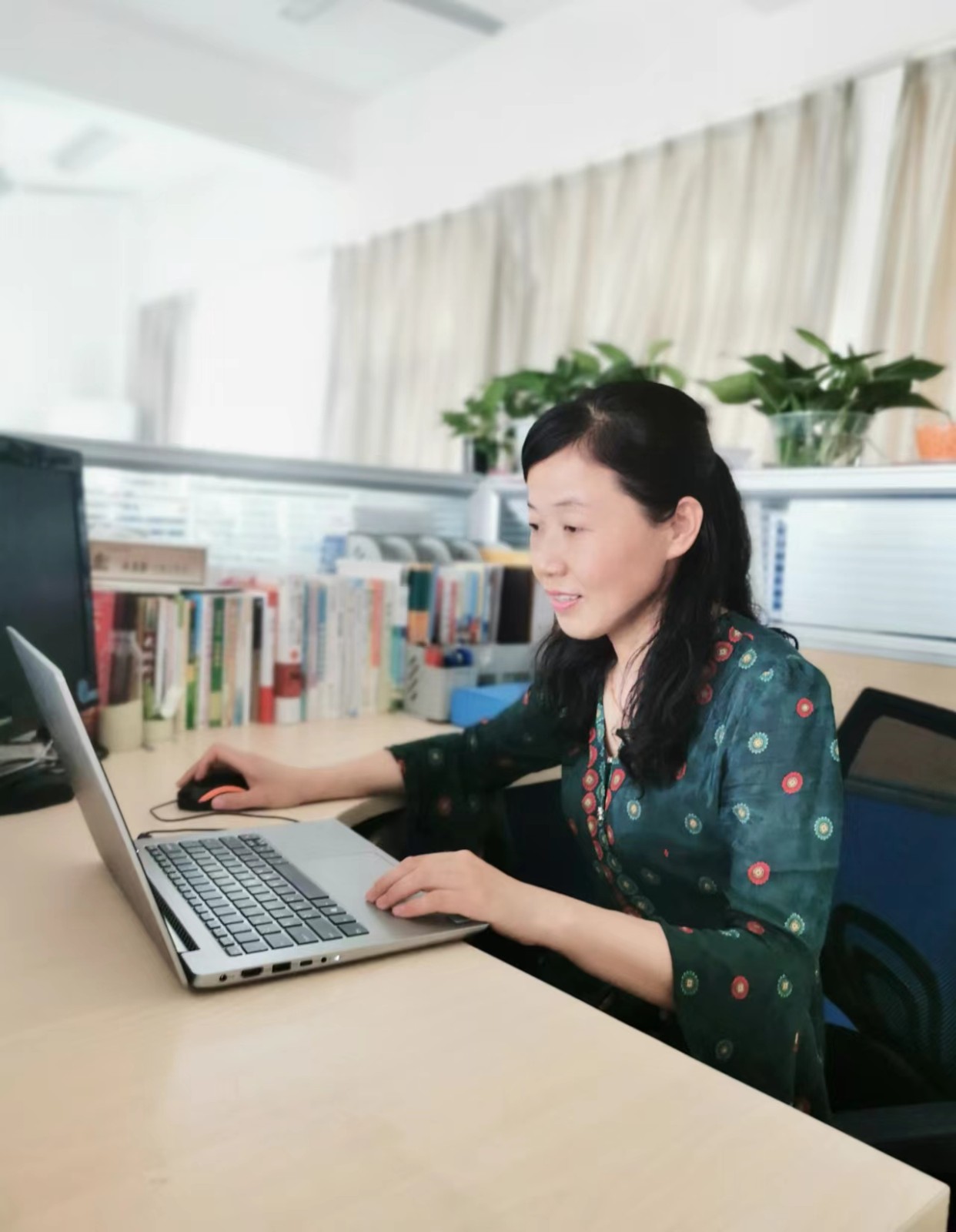 2王婷 省特级教师.jpg