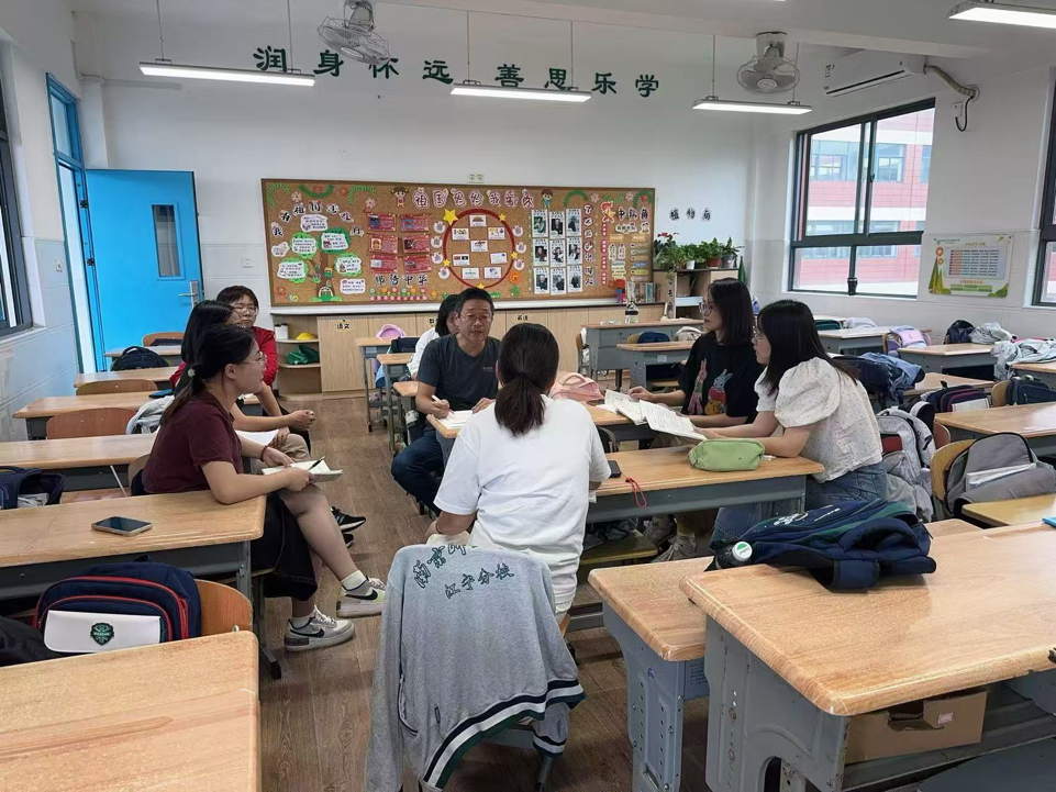六年级数学组.png